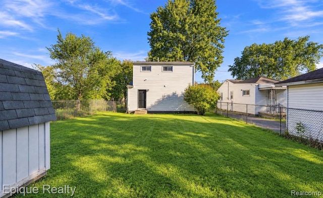1318 Wells Street, Burton, MI 48529