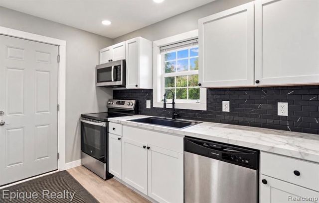 1318 Wells Street, Burton, MI 48529