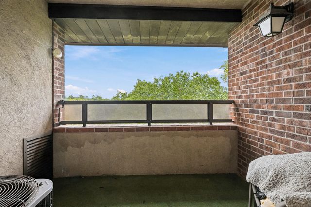 402 Paradise Rd 3J, Swampscott, MA 01907