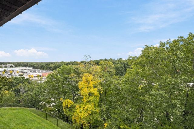 402 Paradise Rd 3J, Swampscott, MA 01907