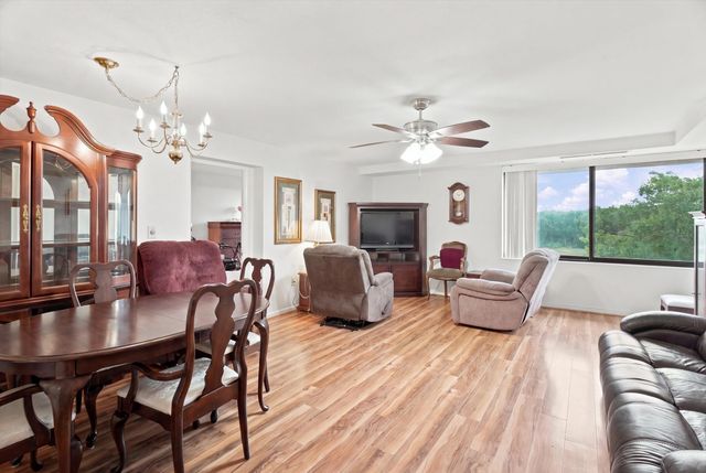 402 Paradise Rd 3J, Swampscott, MA 01907