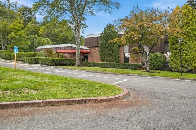 402 Paradise Rd 3J, Swampscott, MA 01907