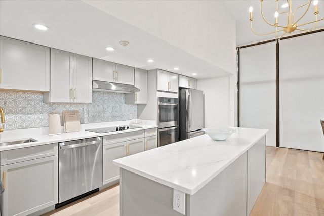 402 Paradise Rd 3J, Swampscott, MA 01907