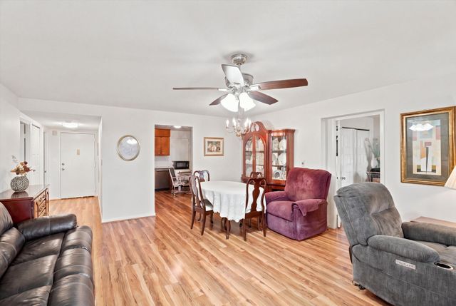 402 Paradise Rd 3J, Swampscott, MA 01907
