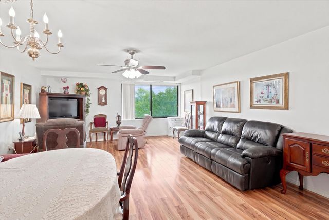 402 Paradise Rd 3J, Swampscott, MA 01907