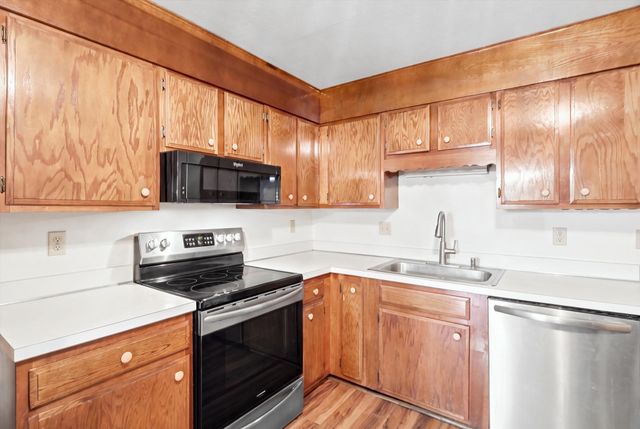 402 Paradise Rd 3J, Swampscott, MA 01907
