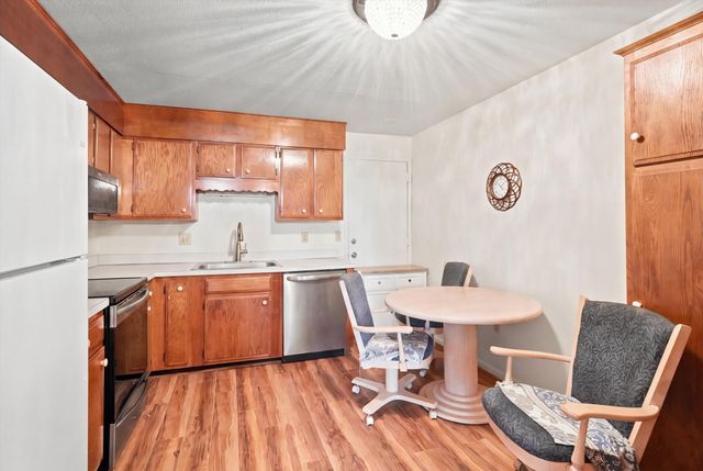 402 Paradise Rd 3J, Swampscott, MA 01907