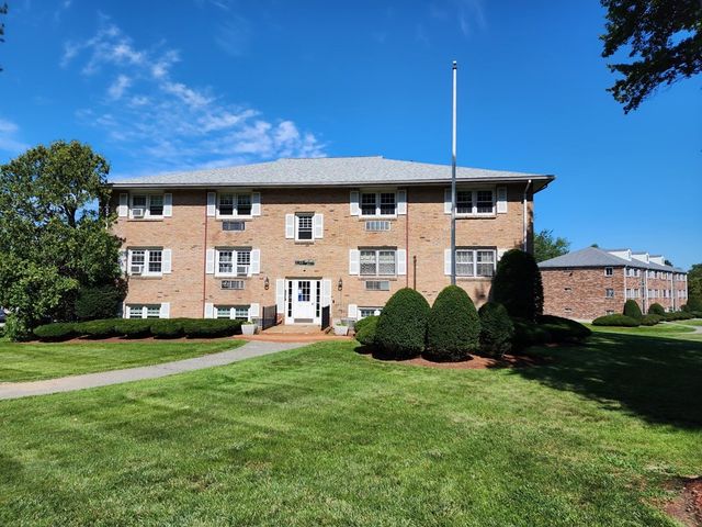 230 Chickering Road 10, North Andover, MA 01845