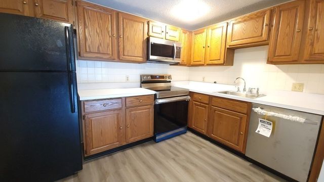 230 Chickering Road 10, North Andover, MA 01845