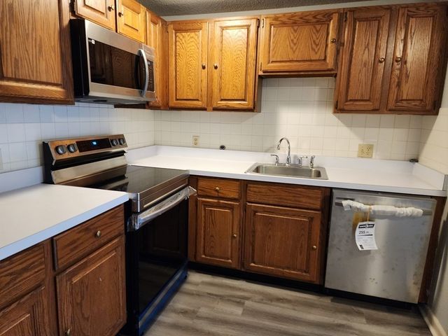 230 Chickering Road 10, North Andover, MA 01845