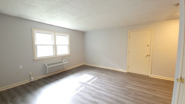 230 Chickering Road 10, North Andover, MA 01845