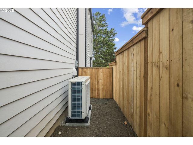 2011 Sw MOSS St, Portland, OR 97219