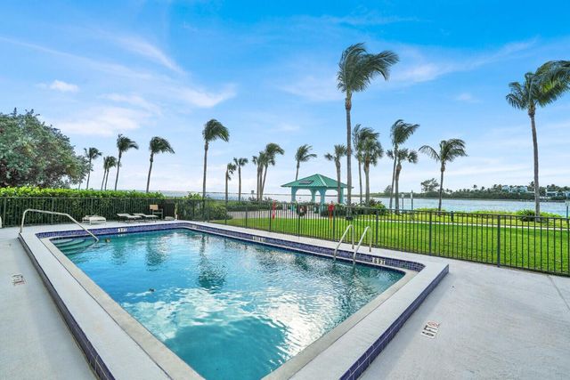 300 Inlet Way 2, Palm Beach Shores, FL 33404