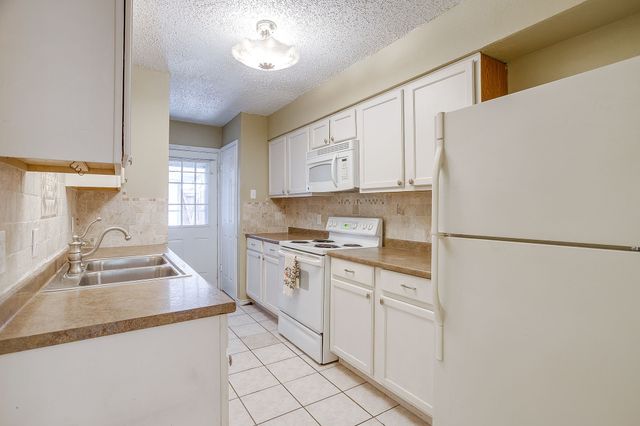 13845 Leinsper Green Street, Dallas, TX 75240