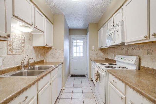 13845 Leinsper Green Street, Dallas, TX 75240