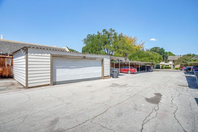 13845 Leinsper Green Street, Dallas, TX 75240