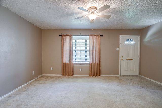 13845 Leinsper Green Street, Dallas, TX 75240