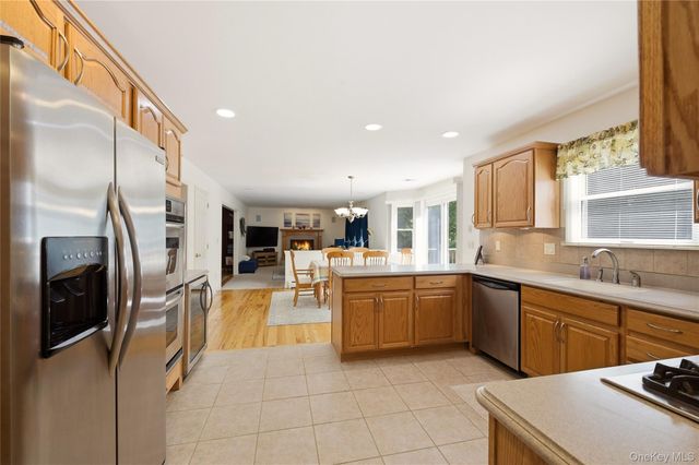 77 N Woods Road, Baiting Hollow, NY 11933