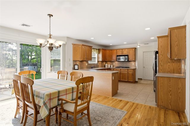 77 N Woods Road, Baiting Hollow, NY 11933