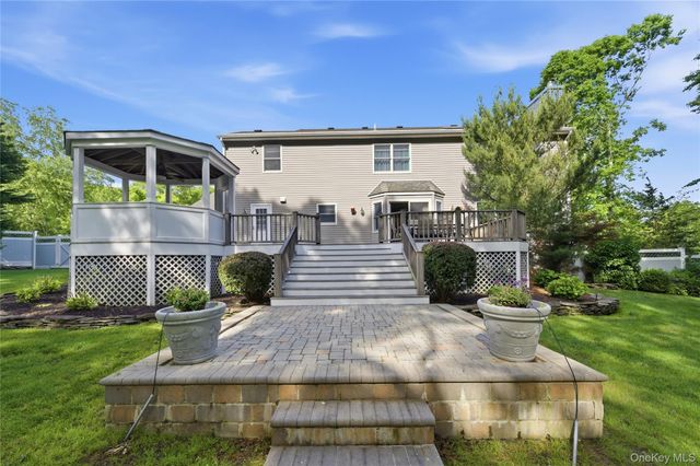 77 N Woods Road, Baiting Hollow, NY 11933
