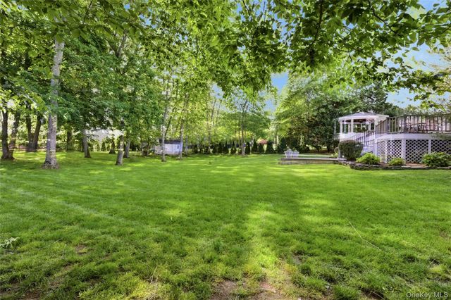 77 N Woods Road, Baiting Hollow, NY 11933