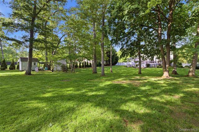 77 N Woods Road, Baiting Hollow, NY 11933
