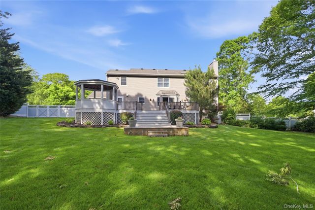 77 N Woods Road, Baiting Hollow, NY 11933