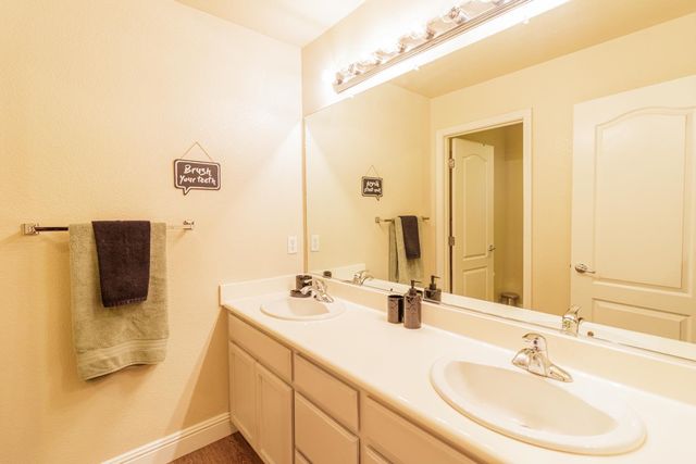 1781 Goldpoppy St, Manteca, CA 95337