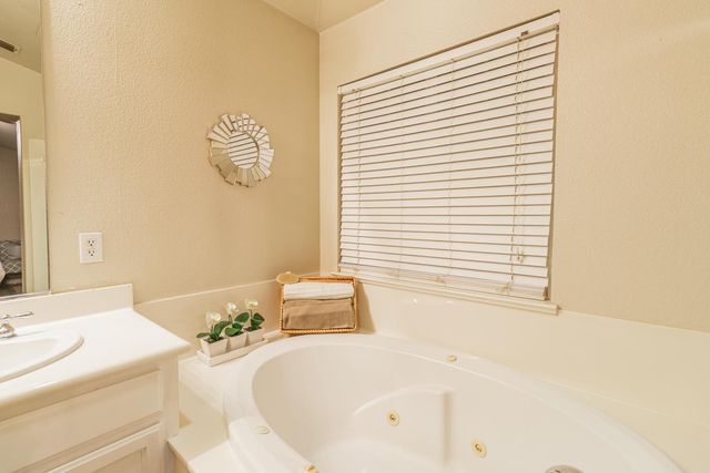 1781 Goldpoppy St, Manteca, CA 95337