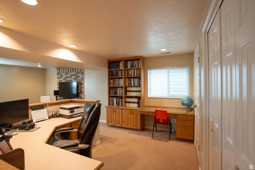 Image 19 of property listing at 233 S 750 E, Bountiful, UT 84010