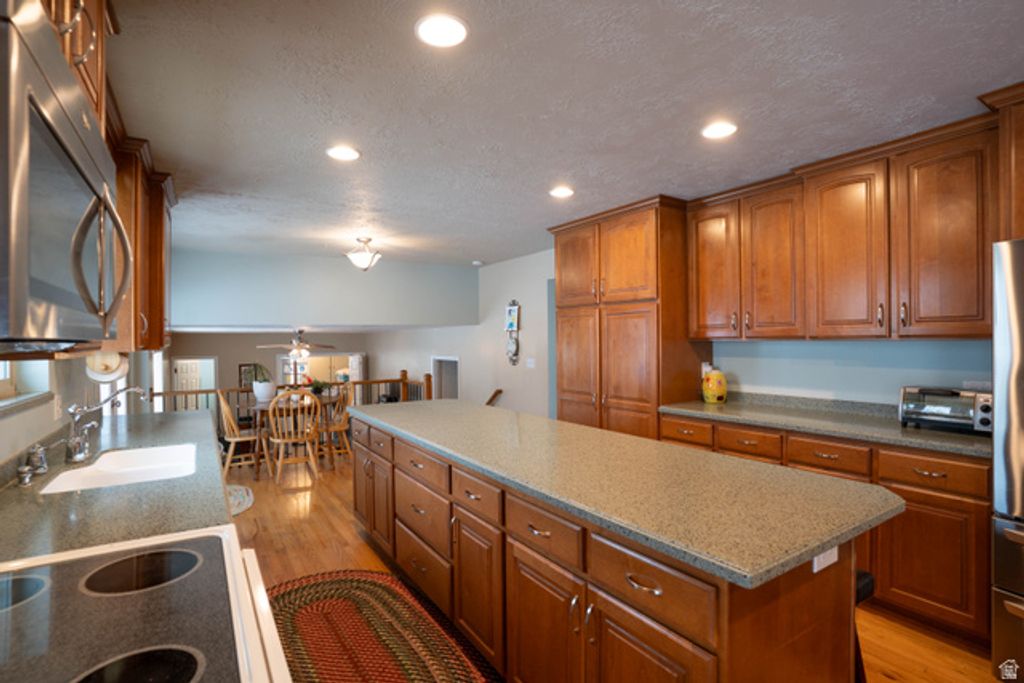 Image 10 of property listing at 233 S 750 E, Bountiful, UT 84010