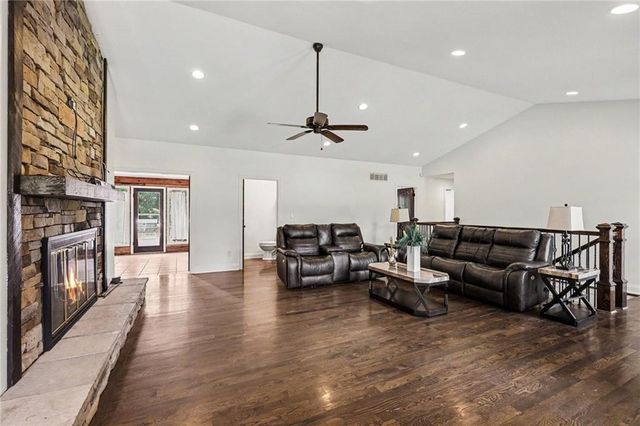 3322 N 67th Street, Kansas City, KS 66104