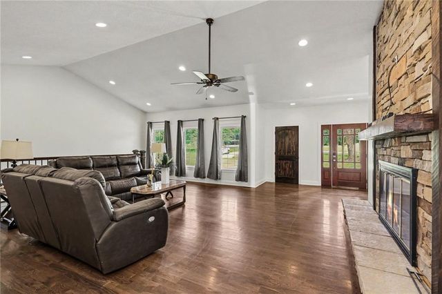3322 N 67th Street, Kansas City, KS 66104