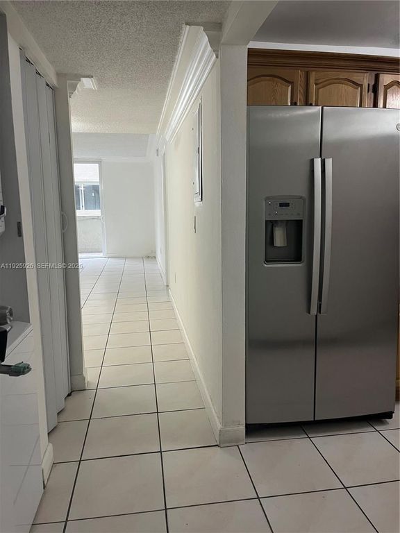 Image 2 of property listing at 10000 nw 80 ct 2301, Hialeah Gardens, FL 3301