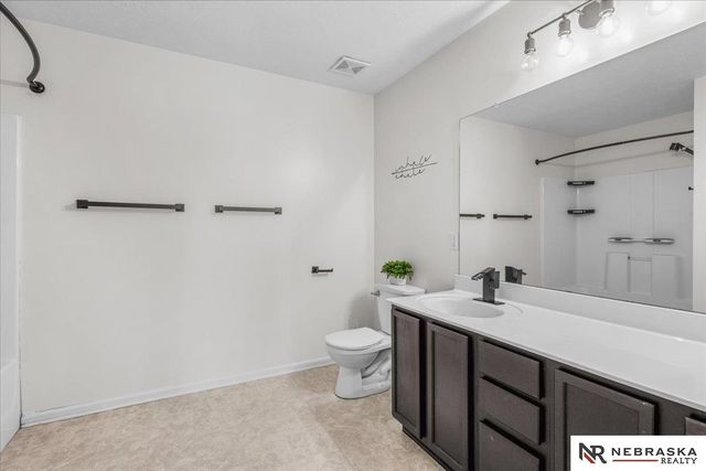 7502 N 107 Avenue, Omaha, NE 68122