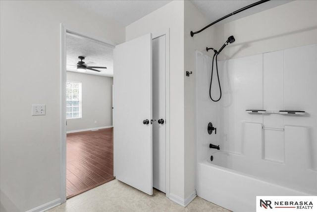 7502 N 107 Avenue, Omaha, NE 68122