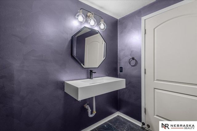 7502 N 107 Avenue, Omaha, NE 68122