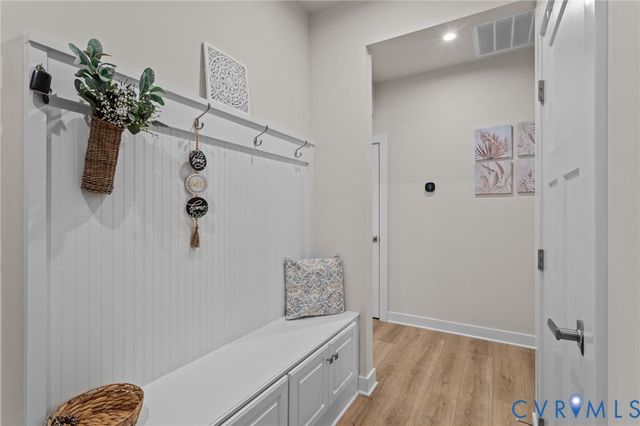 7659 Autumn Leaves Ln, New Kent, VA 23124