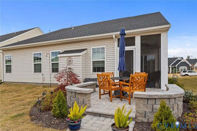 7659 Autumn Leaves Ln, New Kent, VA 23124