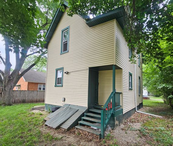 2217 LATHAM Street, Rockford, IL 61103
