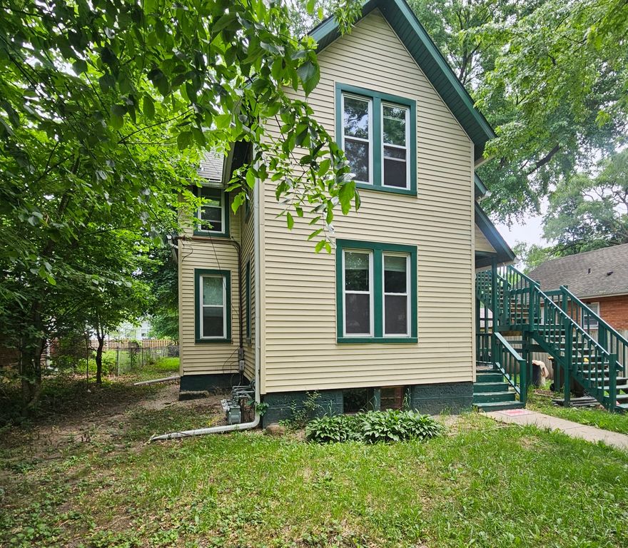 2217 LATHAM Street, Rockford, IL 61103