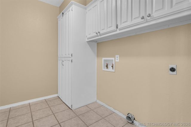 2400 Woodleaf Court, Ardmore, OK 73401