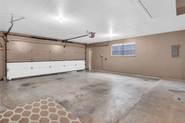 2400 Woodleaf Court, Ardmore, OK 73401