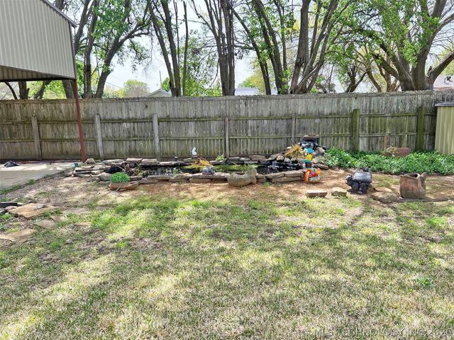 2400 Woodleaf Court, Ardmore, OK 73401