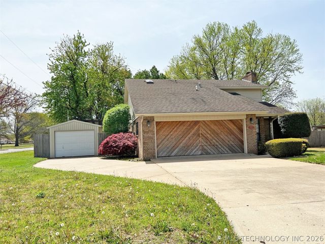2400 Woodleaf Court, Ardmore, OK 73401