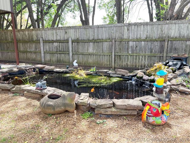 2400 Woodleaf Court, Ardmore, OK 73401