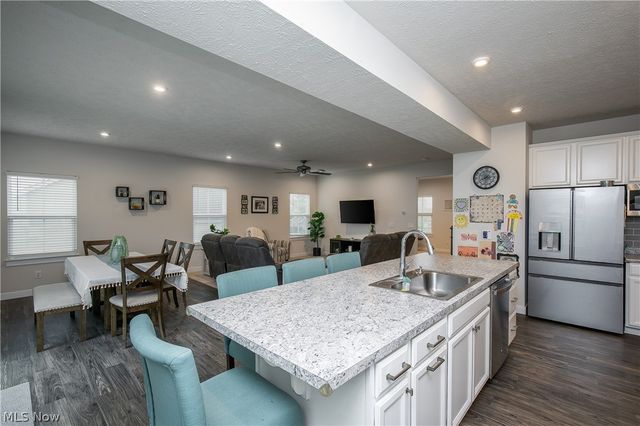 2735 Forestview Street NE, Canton, OH 44721