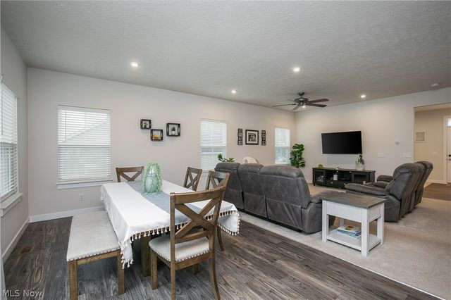 2735 Forestview Street NE, Canton, OH 44721