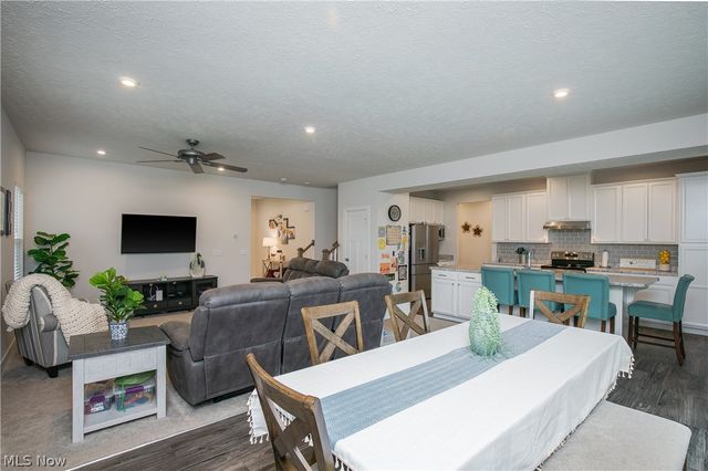 2735 Forestview Street NE, Canton, OH 44721