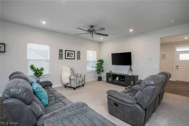 2735 Forestview Street NE, Canton, OH 44721